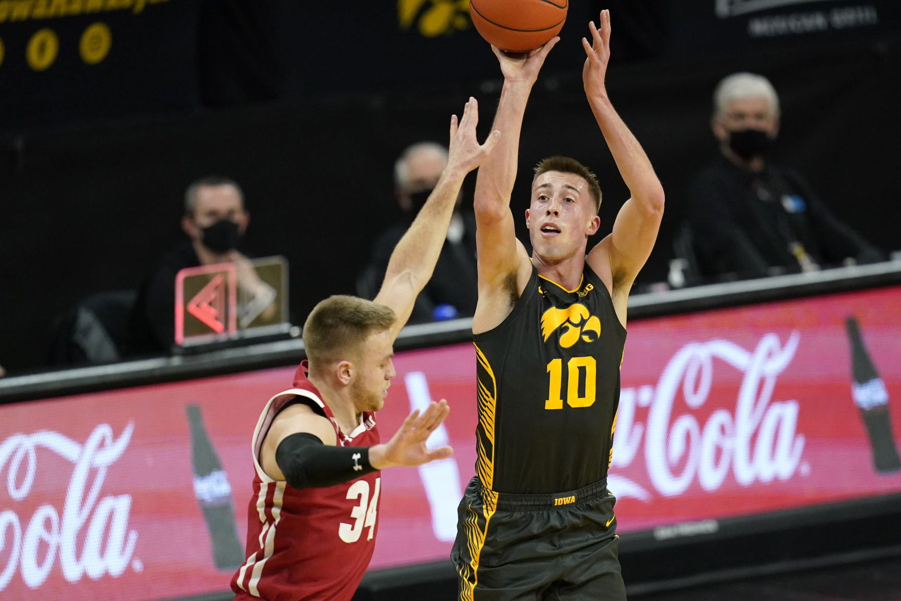Iowa 77, UW 73